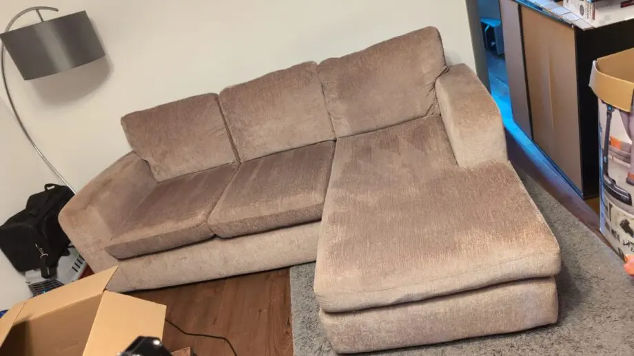 Beige 3 Seater Sofa with Chaise y