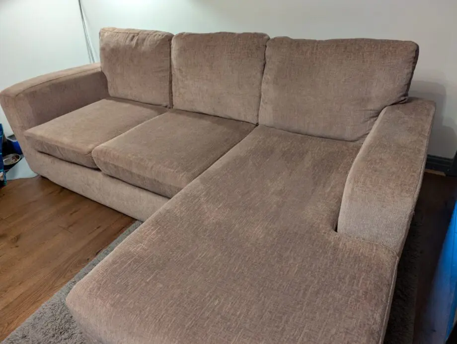 Beige 3 Seater Sofa with Chaise y