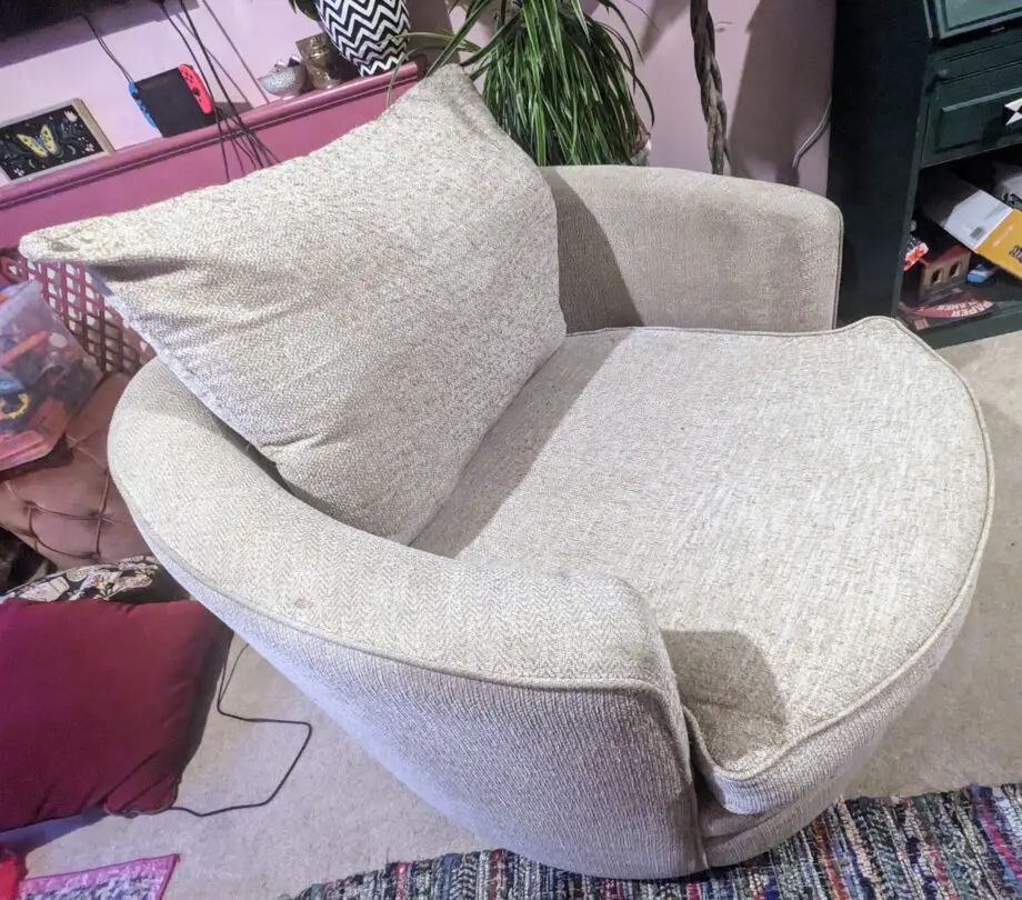 SCS Oatmeal swivel chair