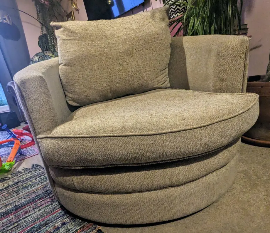 SCS Oatmeal swivel chair
