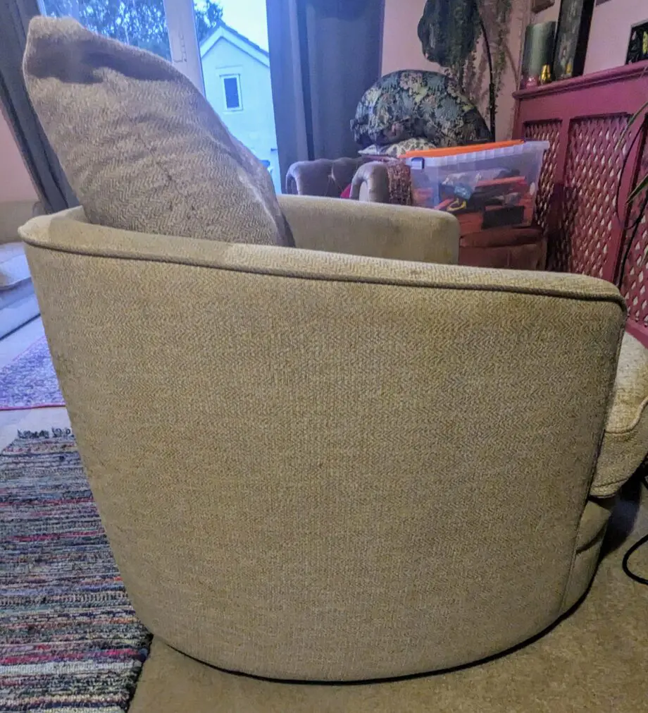 SCS Oatmeal swivel chair