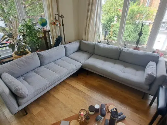 Made corner sofa in grey.