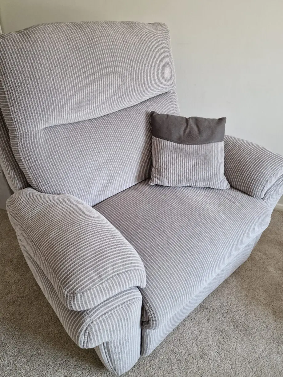 DFS Laz-Y-Boy Tamla Power Recliner, Silver, Battery pack