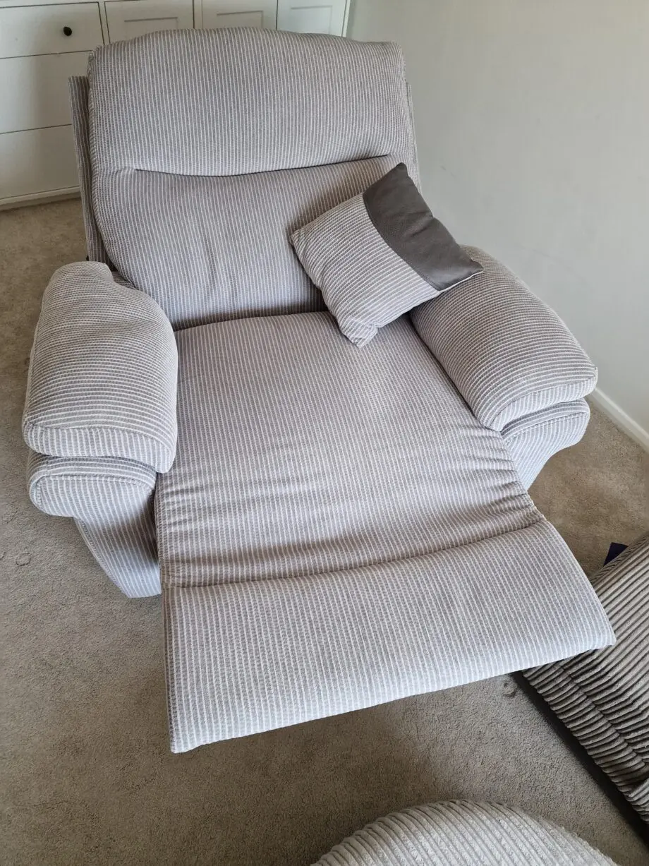 DFS Laz-Y-Boy Tamla Power Recliner, Silver, Battery pack