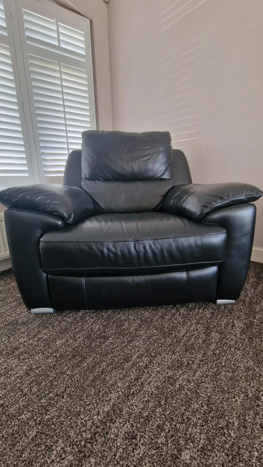 Black Leather Recliner Sofa and 2 Recliner Armchairs