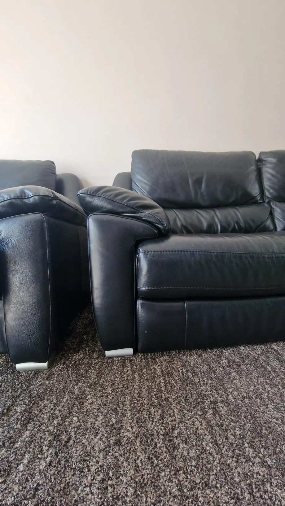 Black Leather Recliner Sofa and 2 Recliner Armchairs