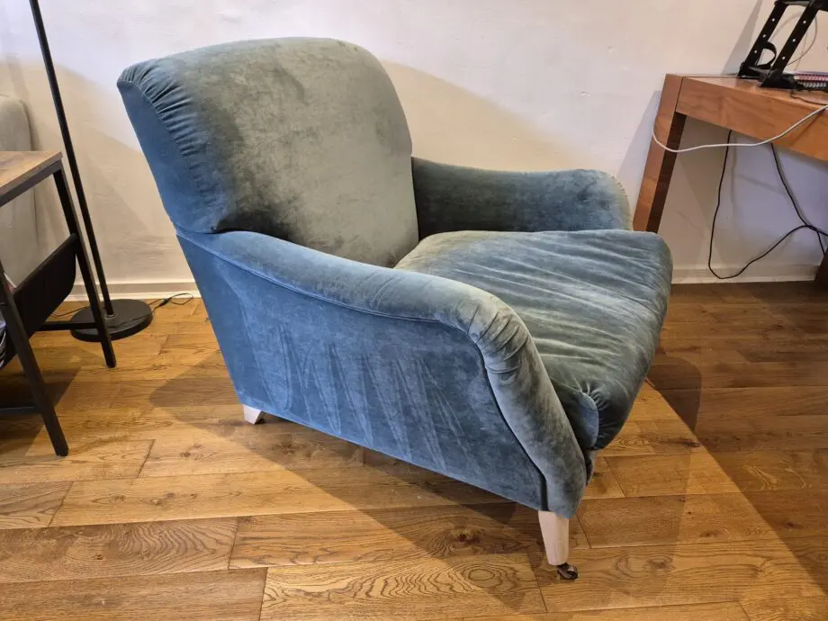 Loaf Chin Chin chair in Sopping Seagrass Clever Velvet