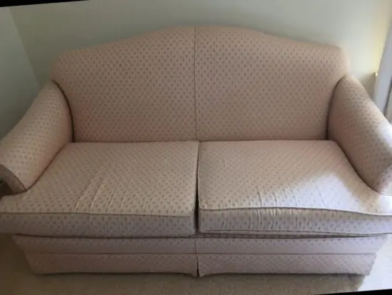 Pretty 2 bed sofa