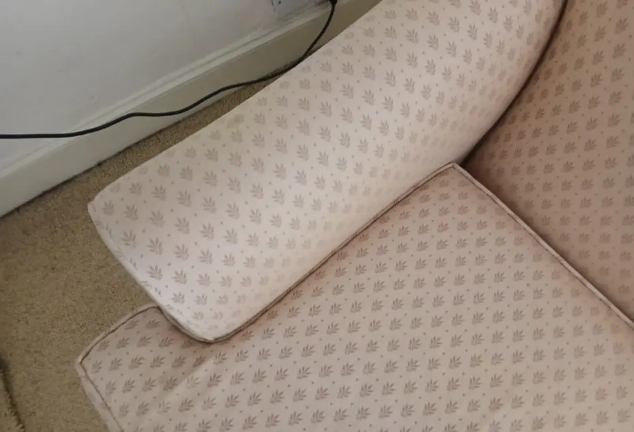 Pretty 2 bed sofa