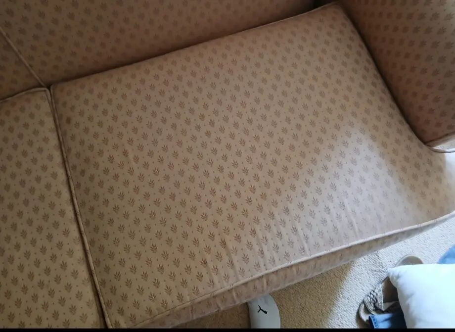 Pretty 2 bed sofa