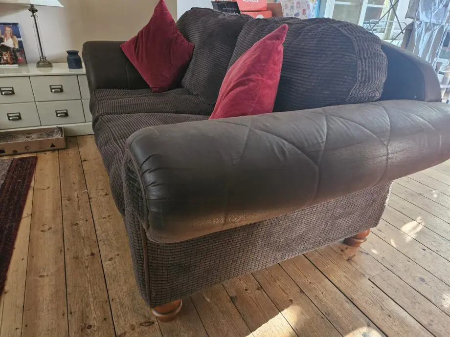 3 and 4 seater beautiful brown sofas.