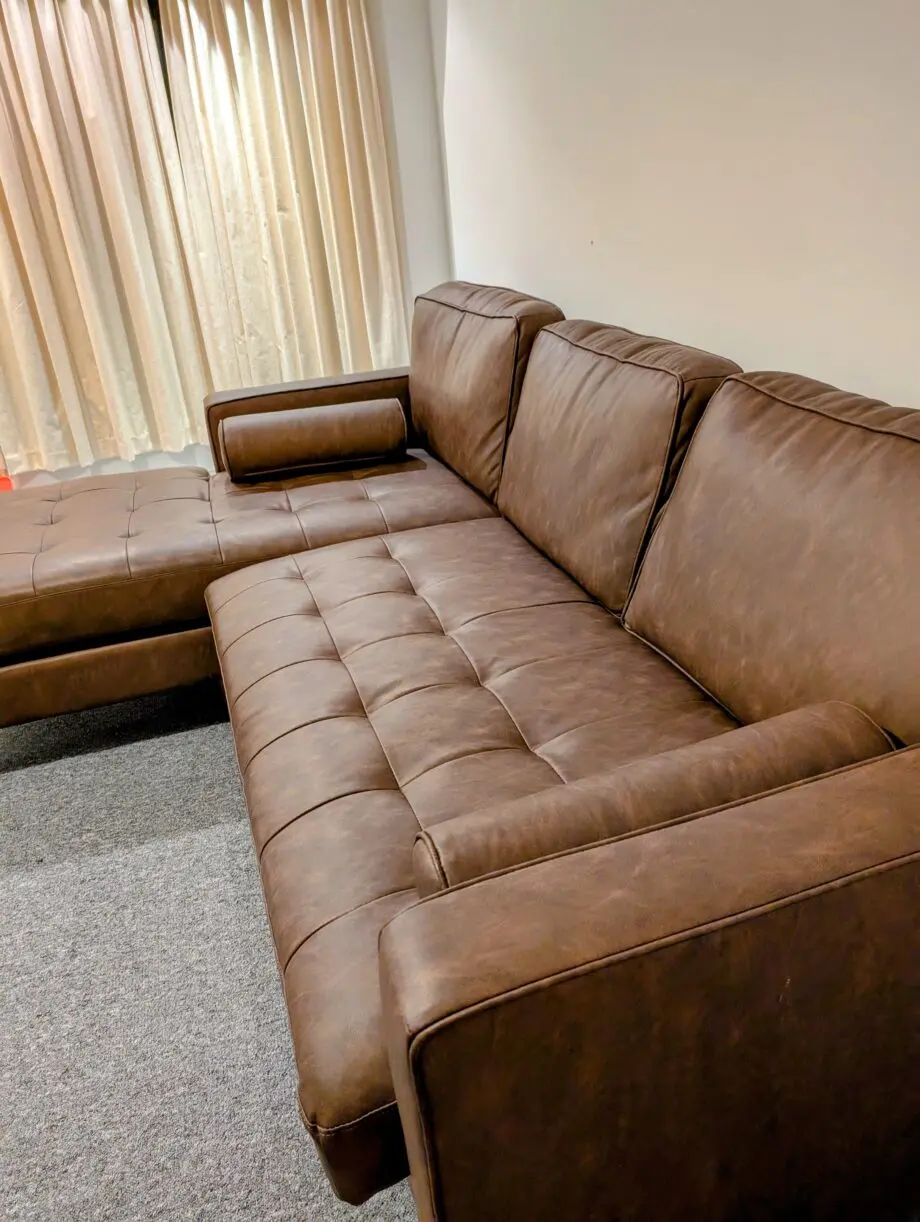 Zoe Corner Sofa – Elegant Design, Must-Go Deal