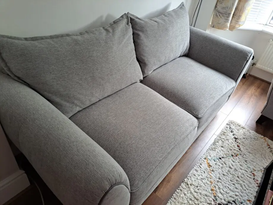 Excellent 2 piece suite (3 Seater and Single Chair)