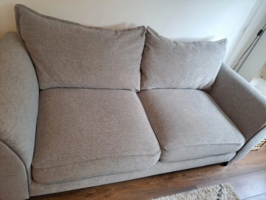 Excellent 2 piece suite (3 Seater and Single Chair)