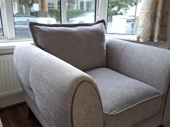 Excellent 2 piece suite (3 Seater and Single Chair)