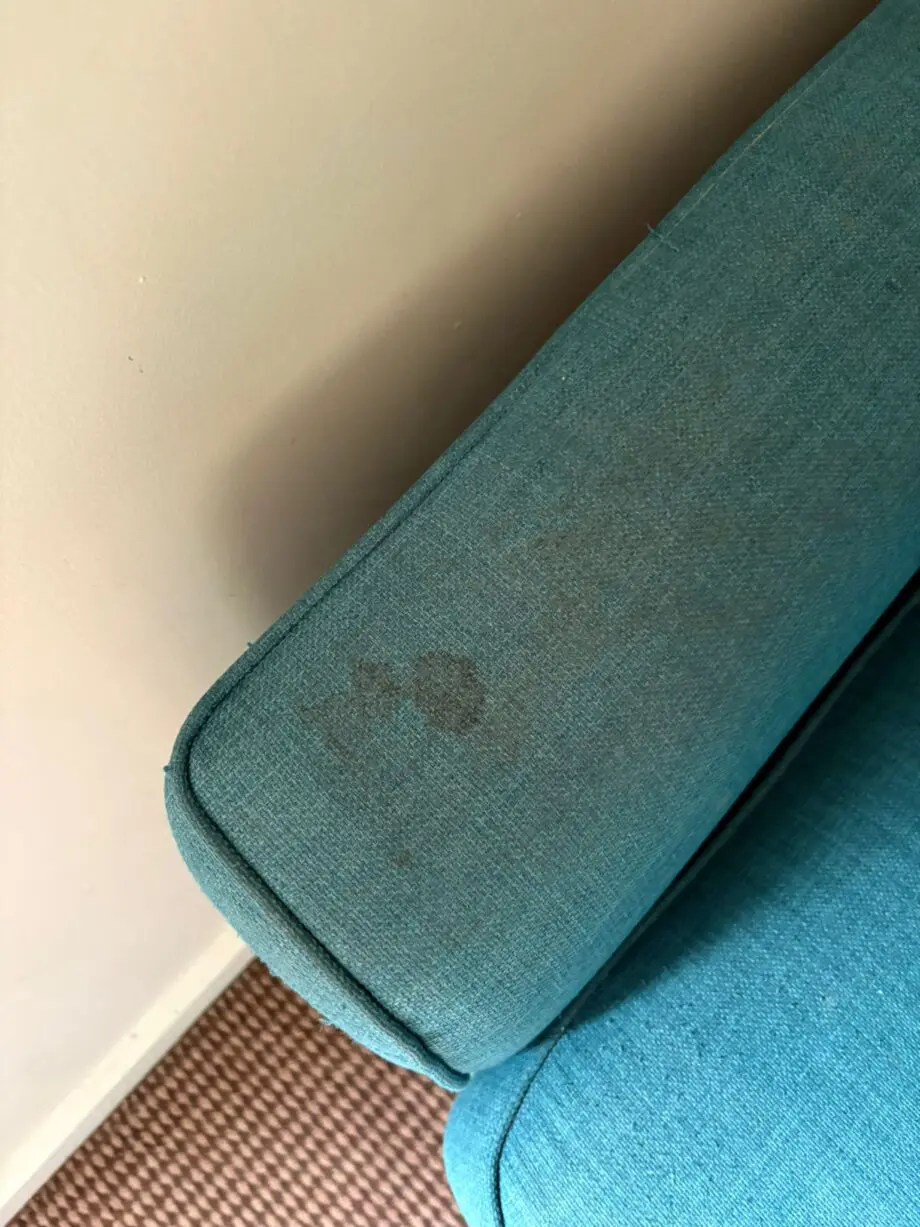 This has had 2 previous owners. First owner hadn’t used it, it’s been kept in good condition. The sofa is soft blue, it provides comfort and uplifts the room.