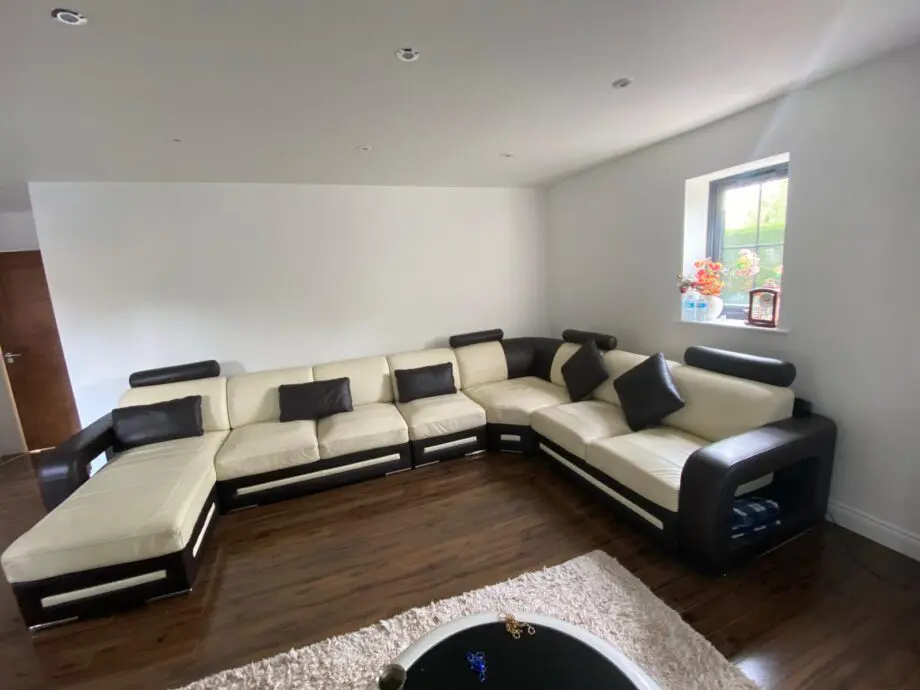 Denelli- Granada large leather corner sofa (with extra seat) - 347 cm x 342 cm. main colour Ivory, minor colour chocolate