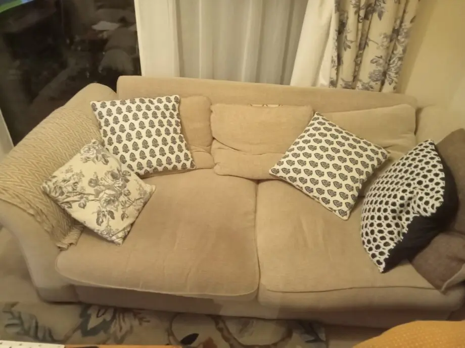 DFS 2 & 3 seater sofas great condition