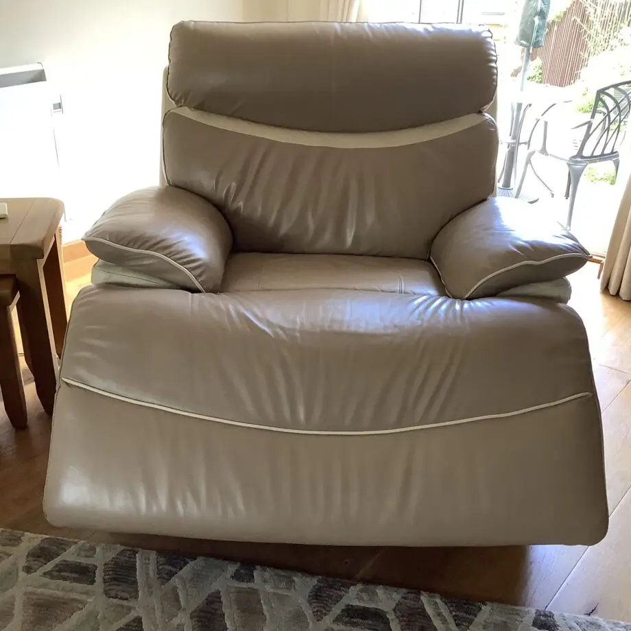 Lay-Z-Boy recliner sofa and chair