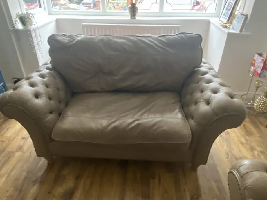 Luxury 3 and 2 chesterfield style Italian leather sofa