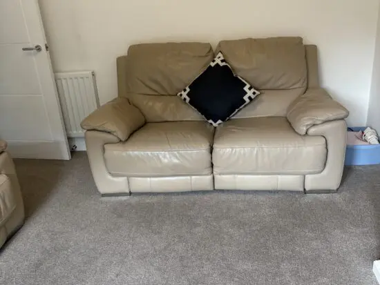 Italian leather neutral suite set. Recliners.