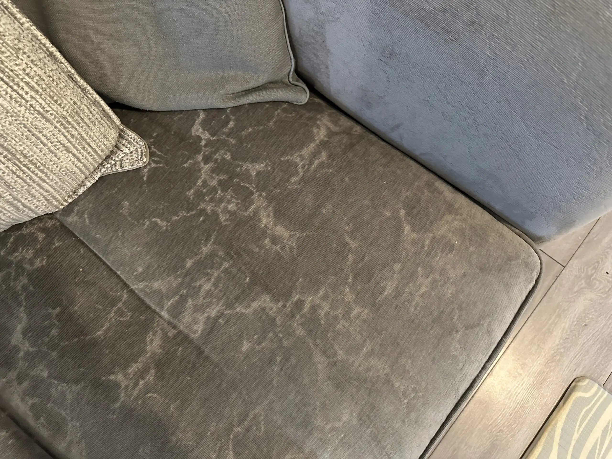 Lucas Furniture Grey 4 seater + Snuggler