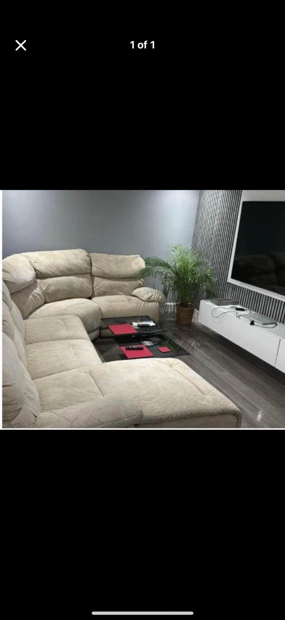 Corner sofa with recliner