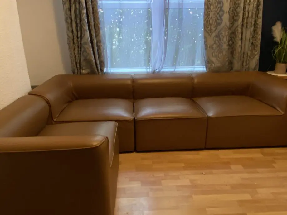 4-seater L-shaped brwon leather couch
