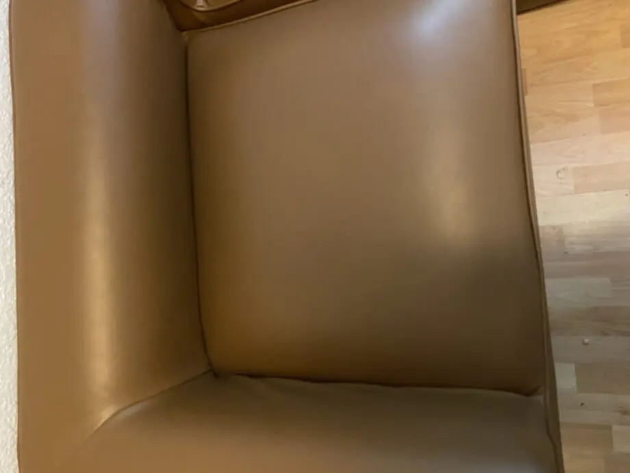 4-seater L-shaped brwon leather couch
