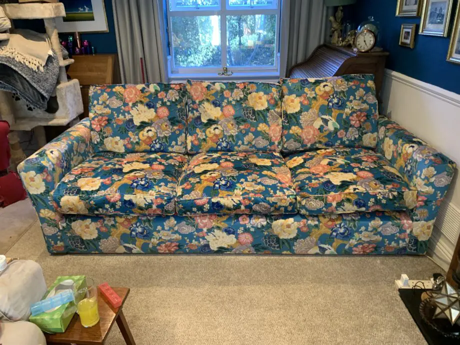 Large 3/4 sofa V&A oriental floral pattern