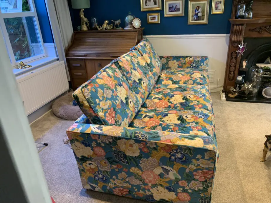 Large 3/4 sofa V&A oriental floral pattern