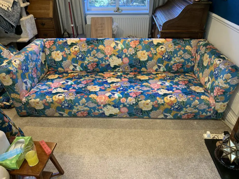Large 3/4 sofa V&A oriental floral pattern