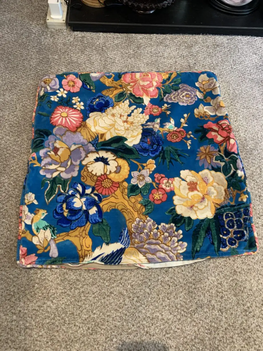 Large 3/4 sofa V&A oriental floral pattern