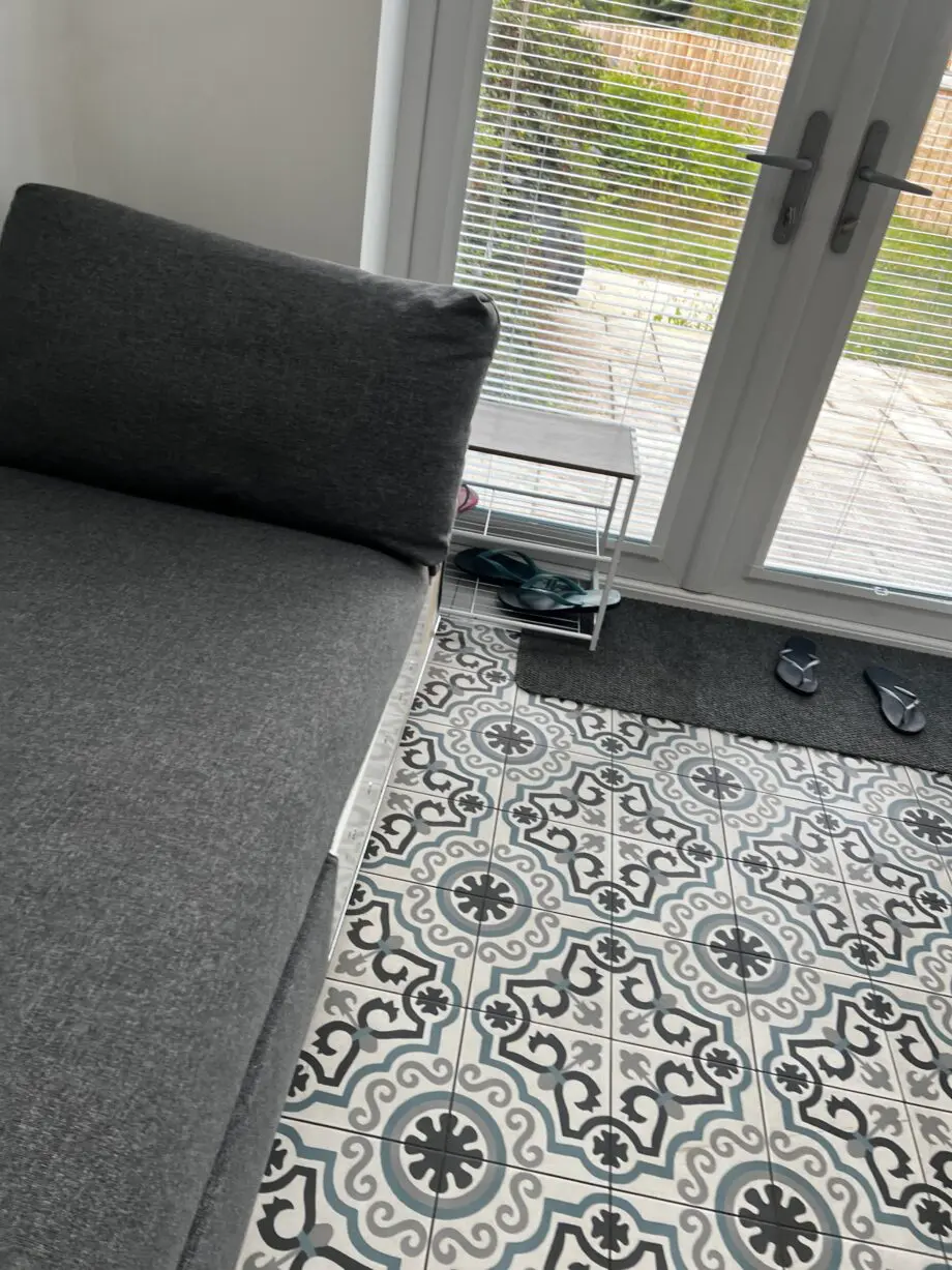 4-seater sofa with chaise lounge (storage)