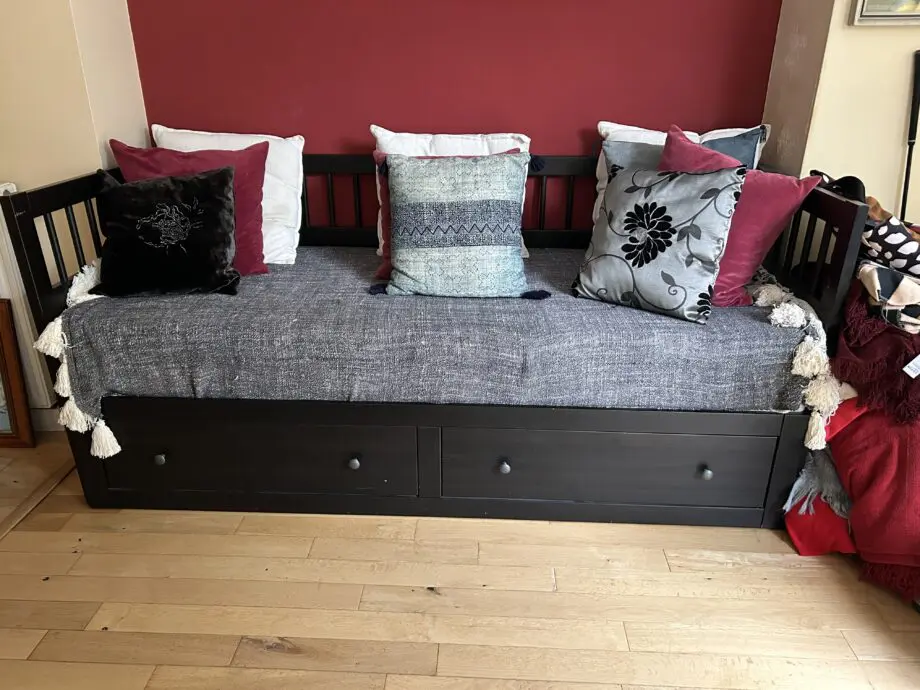 Daybed - single opens to king size double
