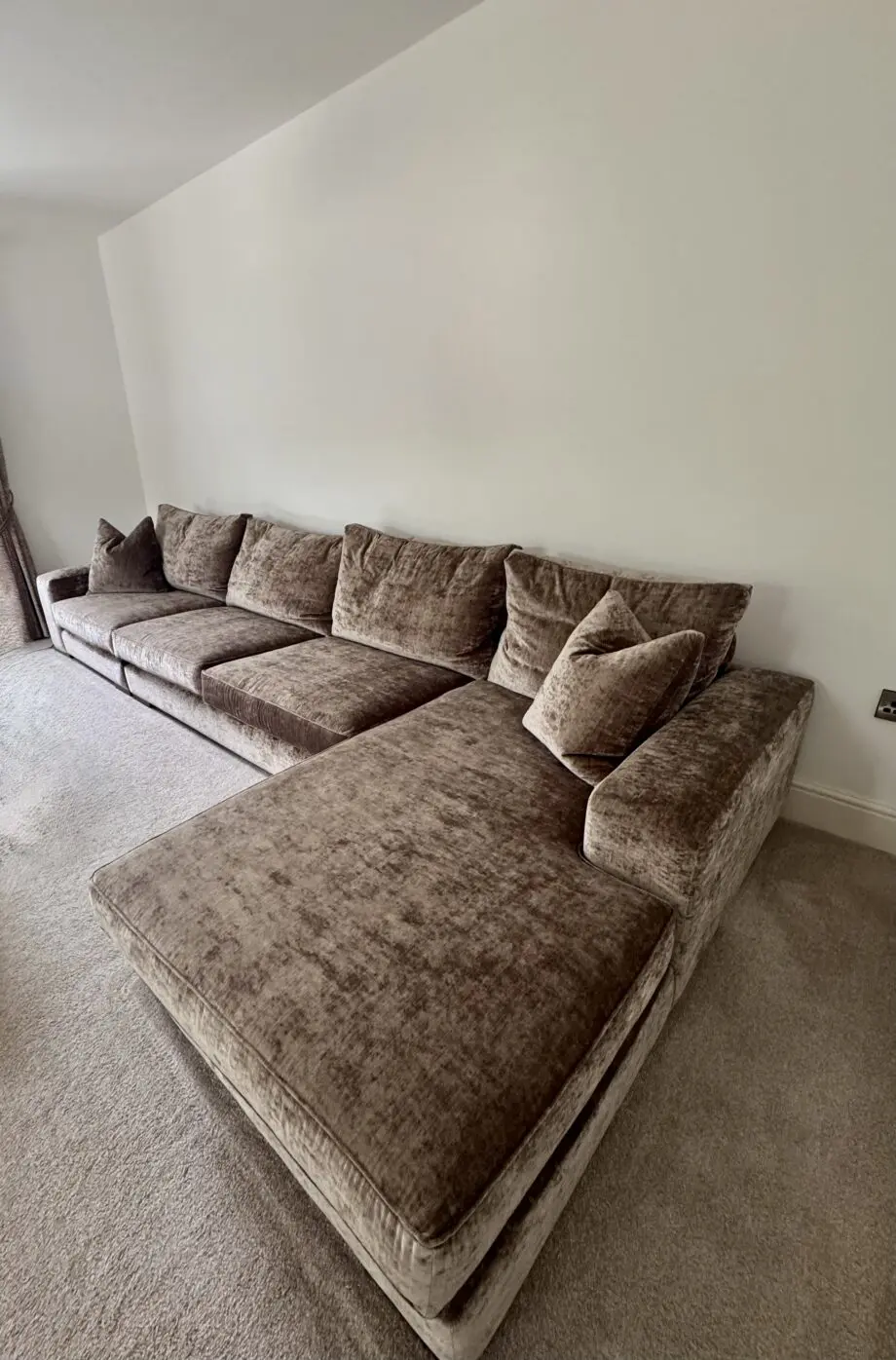 Immaculate Extra-Large Right -Hand Chaise