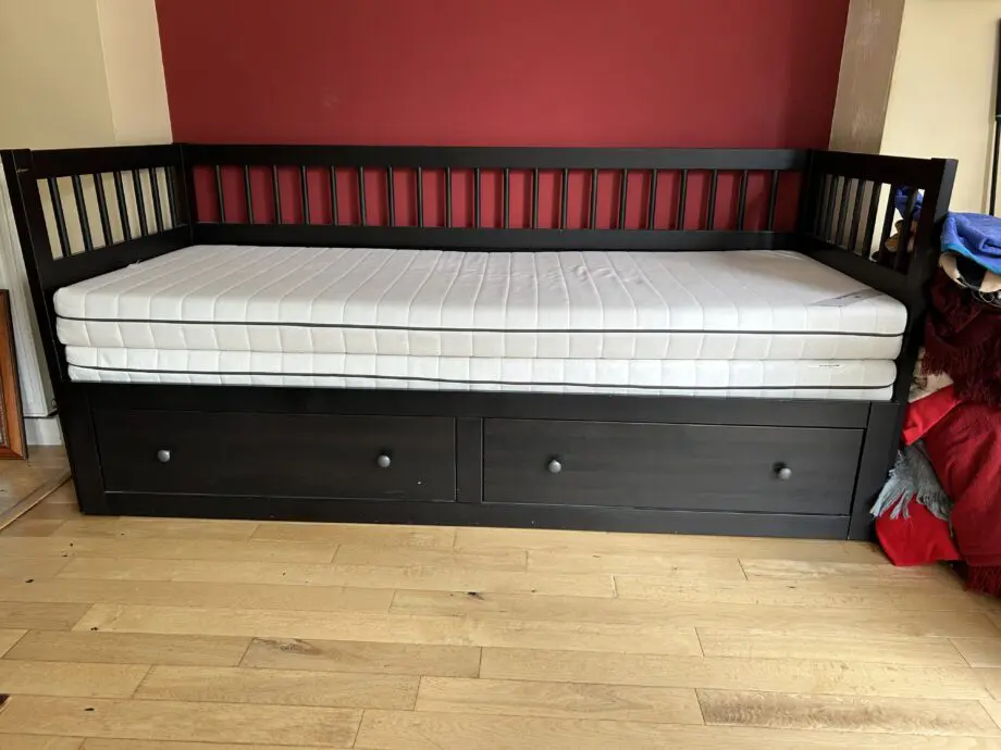 Daybed - single opens to king size double