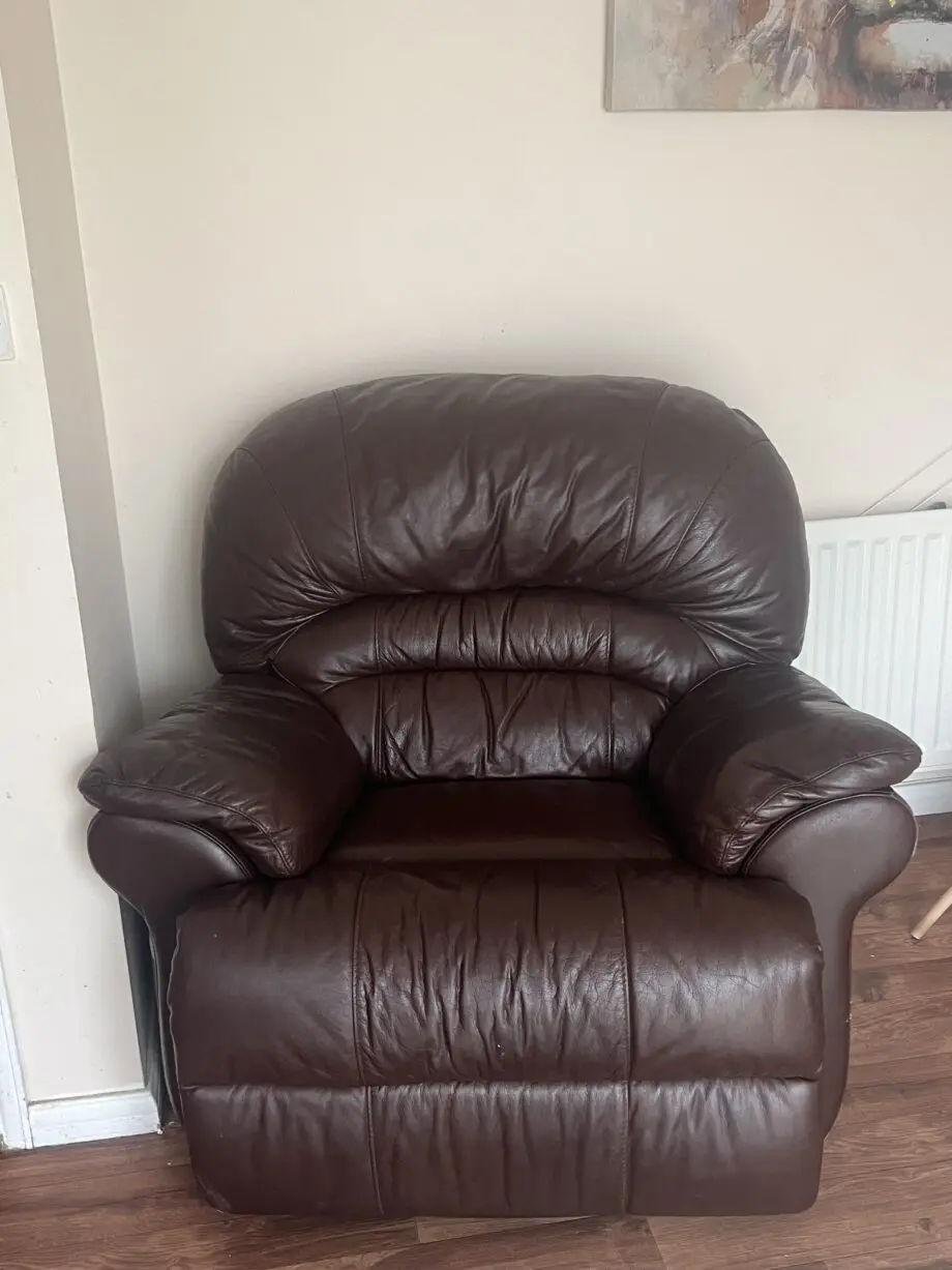 Brown leather recliner set
