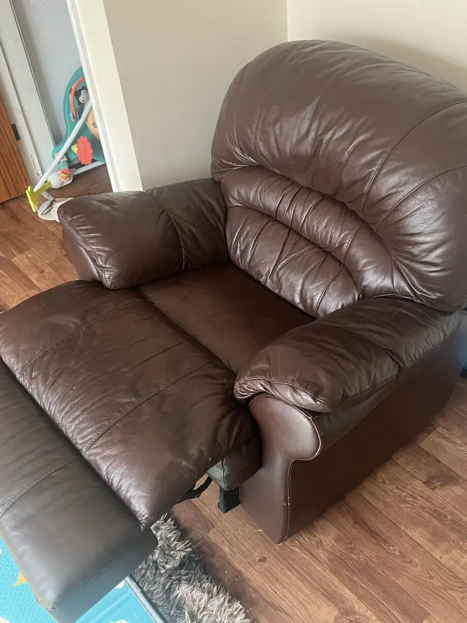 Brown leather recliner set