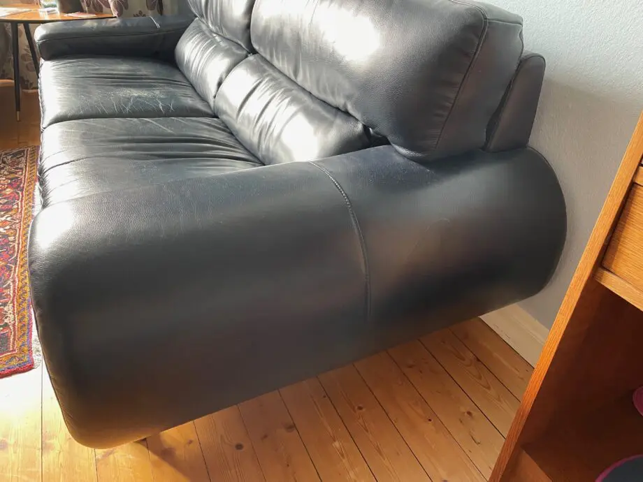Designer Italian Leather three piece sofa suite