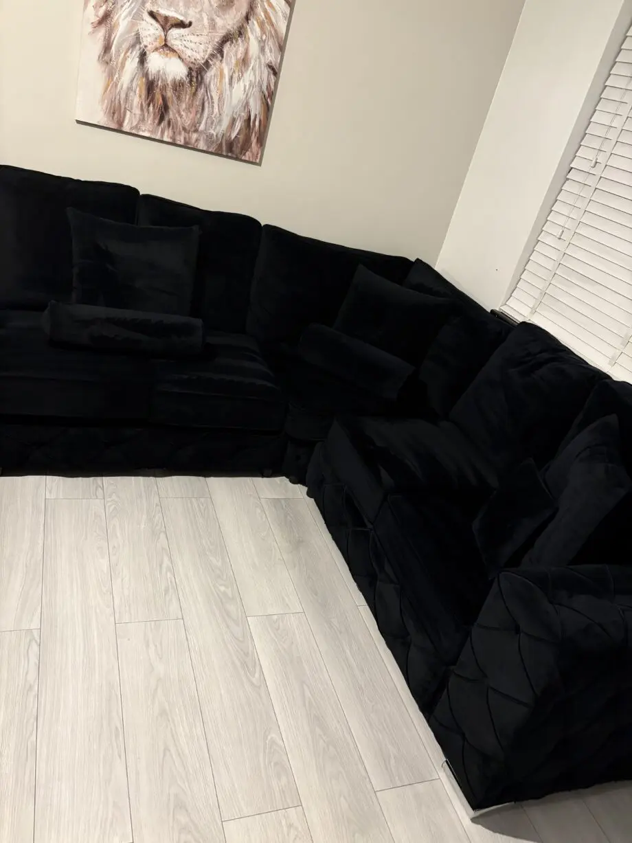 Black U-shape Sofa 8 seater