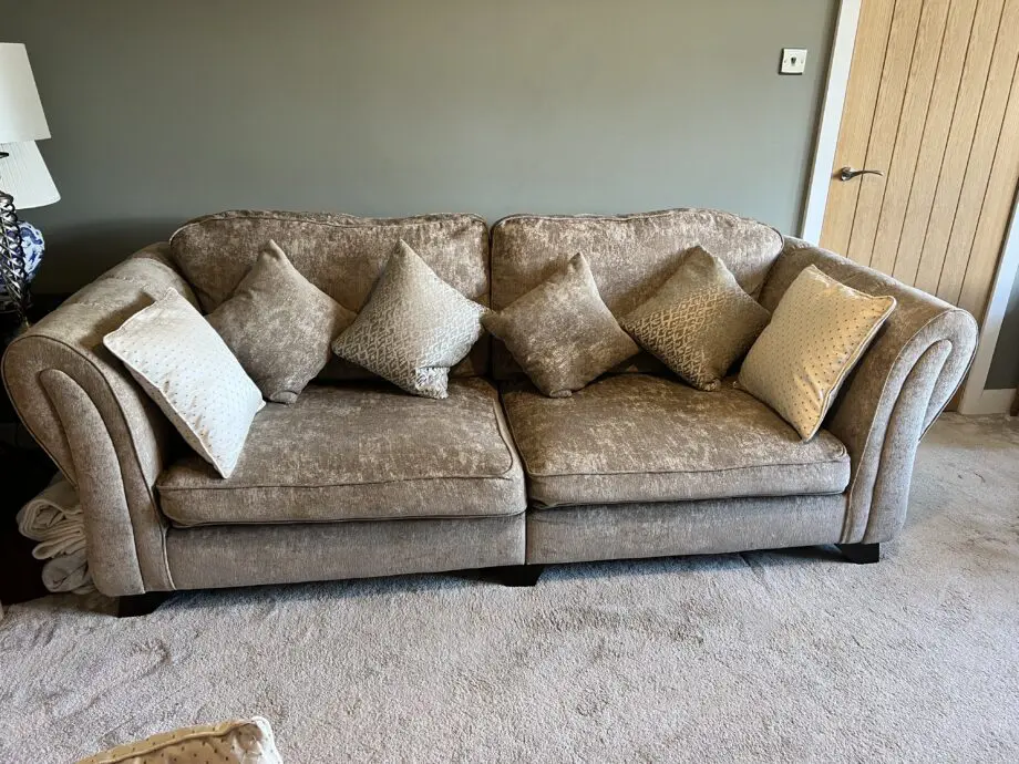 Elegant super comfortable good as new