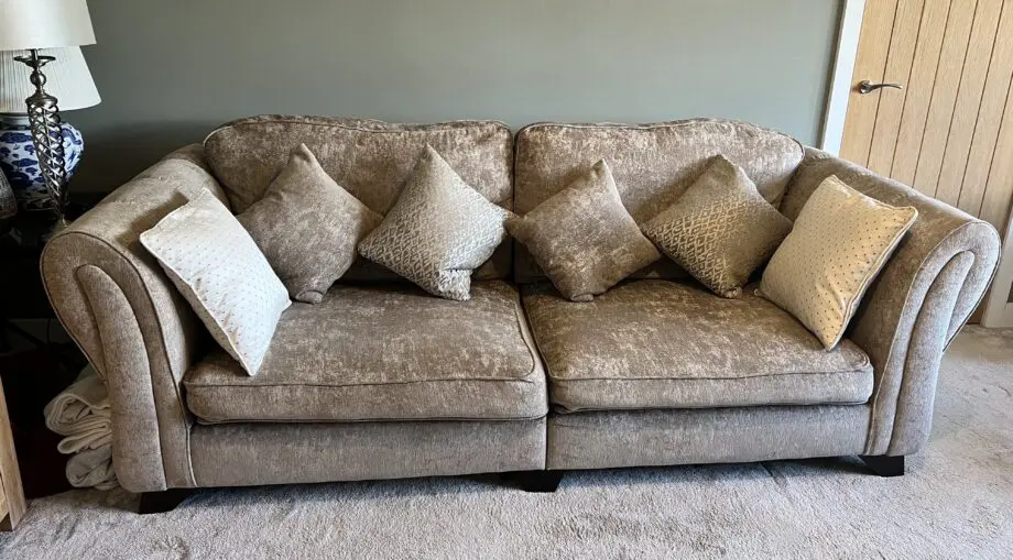 Elegant super comfortable good as new