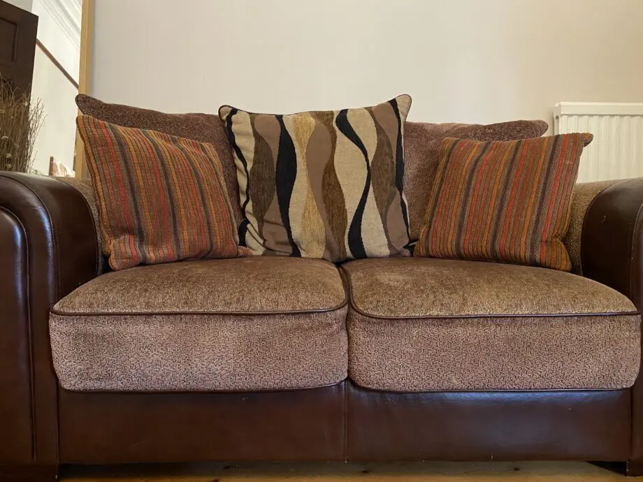 Harvey’s Sofa Set