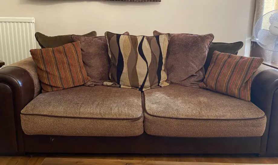Harvey’s Sofa Set