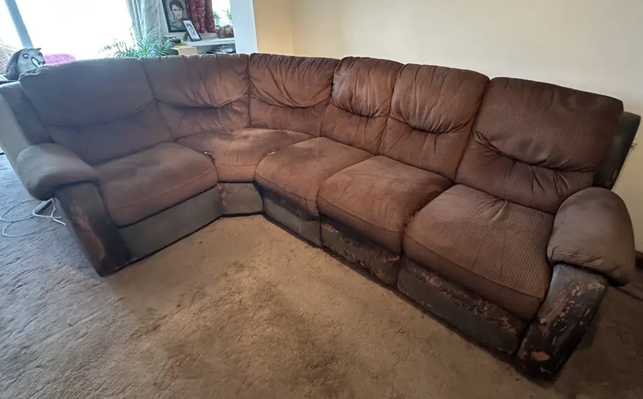 Harveys 5 seat corner sofa including 2 recliner seats