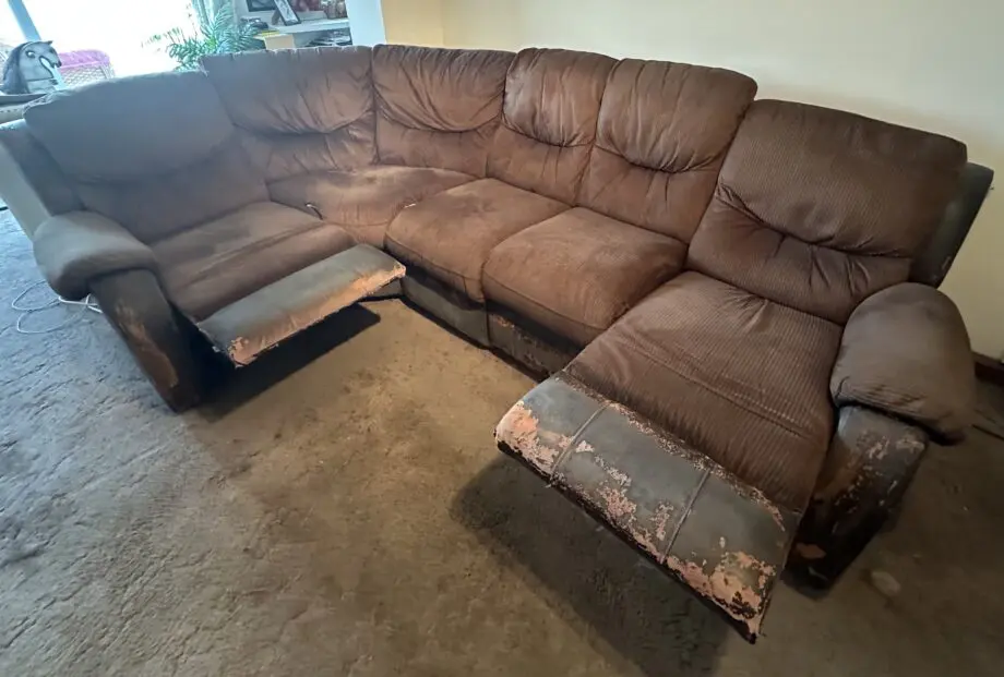 Harveys 5 seat corner sofa including 2 recliner seats