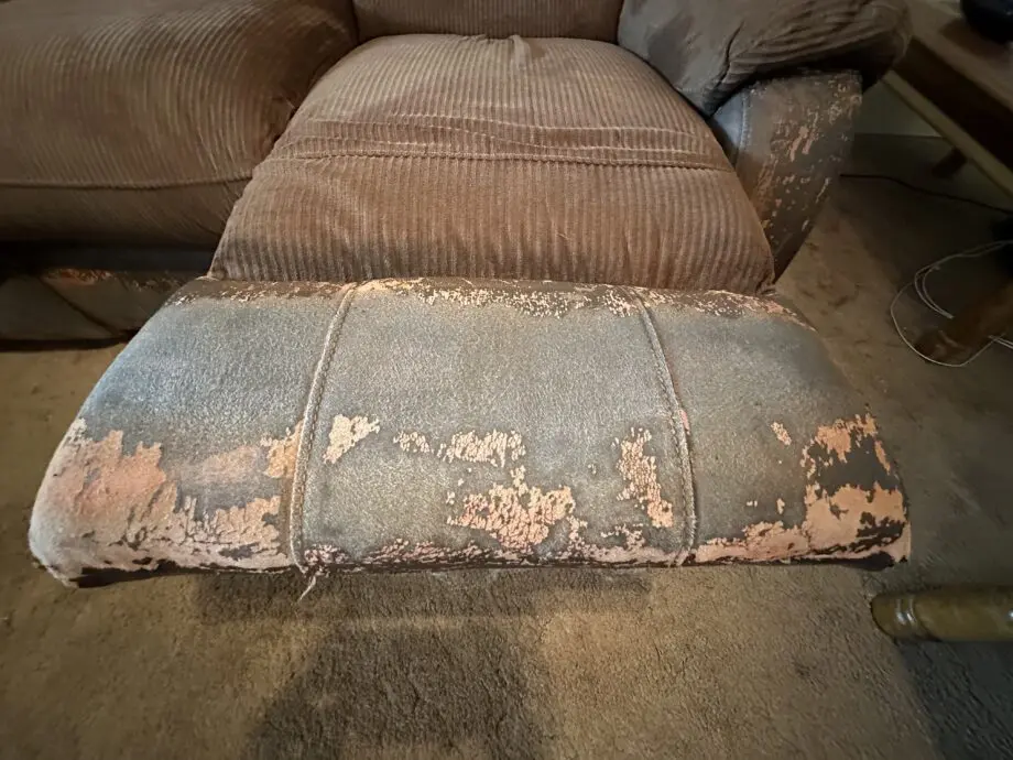 Harveys 5 seat corner sofa including 2 recliner seats