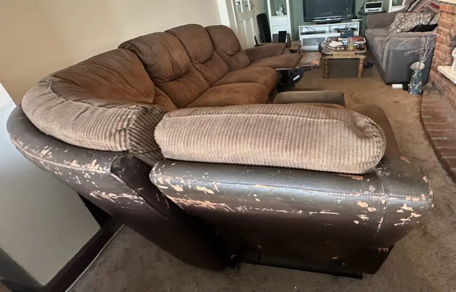 Harveys 5 seat corner sofa including 2 recliner seats