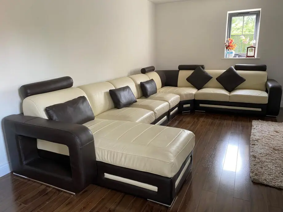 Denelli- Granada large leather corner sofa (with extra seat) - 347 cm x 342 cm. main colour Ivory, minor colour chocolate